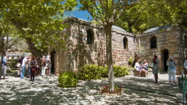 Selcuk Turquía Virgen Madre María Casa Exterior Con Turistas Visitantes — Vídeos de Stock