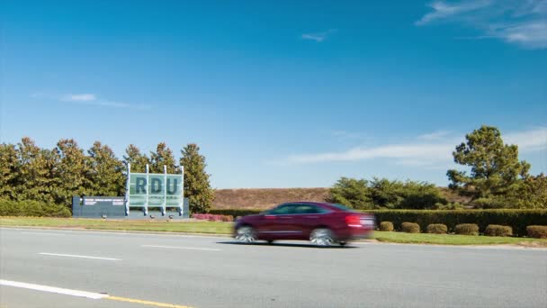 Raleigh Durham International Airport Rdu Entrance Wide Signage Entering Car — Stock Video