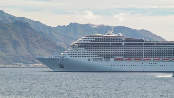 Msc Splendida Kreuzfahrtschiff Aus Nächster Nähe Bei Der Ankunft Teneriffa — Stockvideo