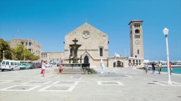 Rhodos Grekland Ekklisia Evaggelismos Grekisk Ortodoxa Kyrkan Med Turister Utforska — Stockvideo