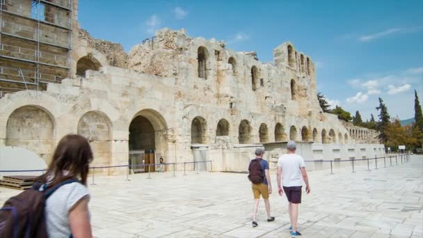 Oděon Heróda Divadlo Atticus Vzadu Vyhlídními Turistami Pěšky Kde Objevoval — Stock video