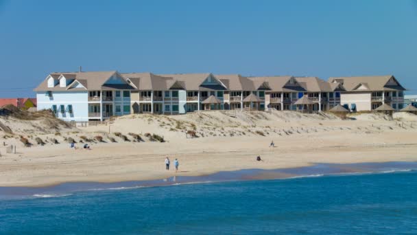 Outer Banks Nags Head Beach Condos People Walking Sand Alongside — Stock Video