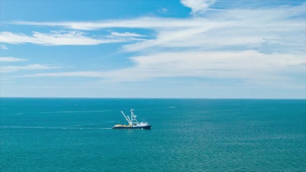 Imagens Pequeno Navio Pesca Oceano — Vídeo de Stock