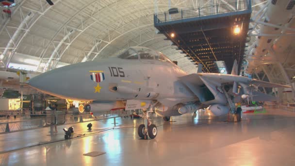 Washington Grumman 14D Tomcat Fighter Jet Airplane Display Smithsonian National — Stock Video