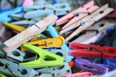 ahşap ve plastik giyim mandal