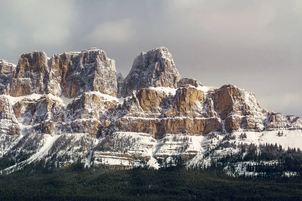 Metà Orientale Della Montagna Del Castello Banff — Foto Stock