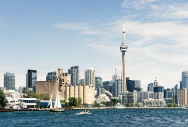 Toronto sahil silueti doğuya bakıyor