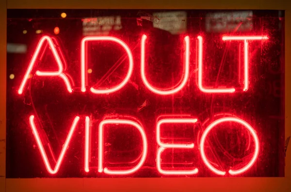 Işıklı neon yetişkin video işareti