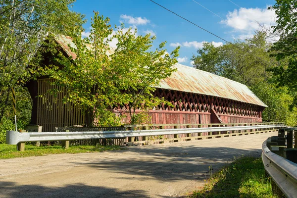 Ponte Coberta Velha Quebec Rural — Fotografia de Stock