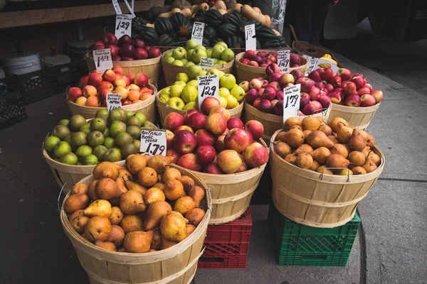 Verse Appels Peren Een Straatmarkt — Stockfoto