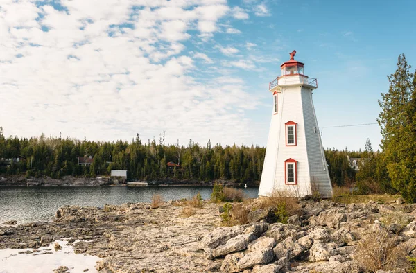 Büyük Küvet Limanı'na bakan deniz feneri, Tobermory