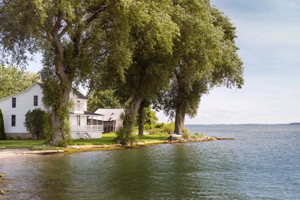 White House Shaded Shoreline — Stock Photo, Image