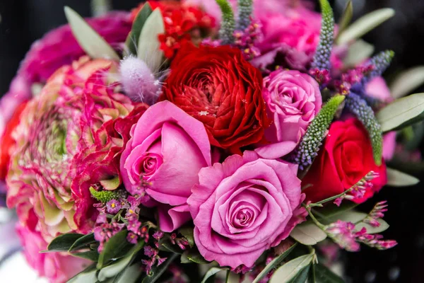 Bouquet de Roses rouges et roses — Photo
