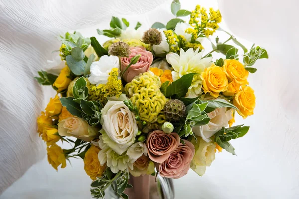 Весільний букет з квітів — стокове фото