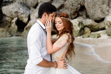 Kumsalda yeni evliler