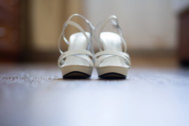 Kadınların yüksek topuklu ayakkabıları