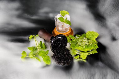 Tütün ile nargile kase