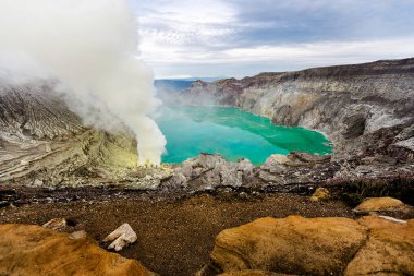 Yanardağ Ijen krater bir atış