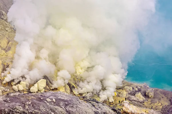 Een schot van de krater van de vulkaan Ijen — Stockfoto