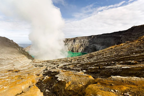 Een schot van de krater van de vulkaan Ijen — Stockfoto