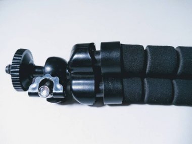  Beyaz arka plan üzerinde izole siyah tripod