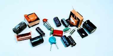 Bilgisayar elektrik parçası beyaz arka planda