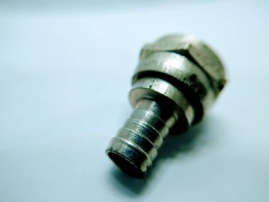 TV kablo tutucusuna aşırı yakın