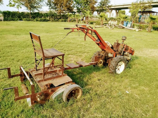 Une Image Vieille Occasion Machine Coupe Herbe — Photo