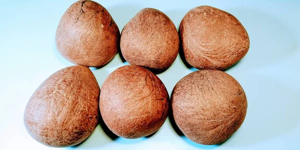 Peelingi Kokosowe Izolowane Białym Tle — Zdjęcie stockowe