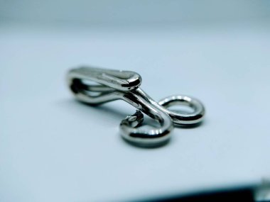 kanca beyaz arkaplanda izole edildi