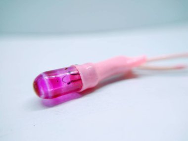 LED ampul beyaz arkaplanda izole edildi