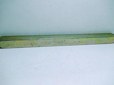 Paslanmaz çelik çubuk beyaz arka plan üzerinde izole