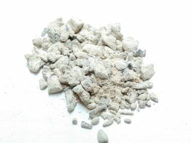 Beyaz arka planda tütün çiğneme resmi