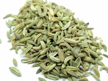 Rezene tohumunun beyaz bir arka plan üzerinde izole edilmiş resmi