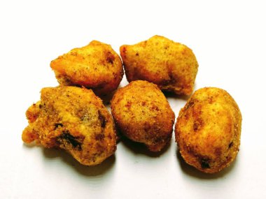 Beyaz arka plan üzerinde izole baharatlı fıstık bir resim