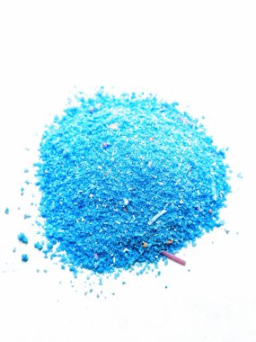 Beyaz arka plan üzerinde çamaşır tozu portre resmi