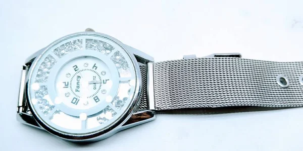 Μια Εικόνα Από Θηλυκό Ρολόι Χειρός Απομονωμένη Λευκό Φόντο — Φωτογραφία Αρχείου