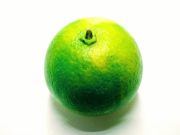Картина Зеленого Апельсина Білому Тлі — стокове фото