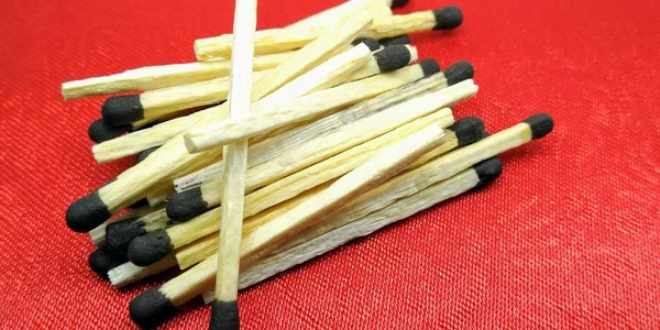 Kép Matchsticks Elszigetelt Piros Háttér — Stock Fotó