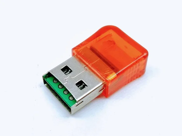 Beyaz arka planda yalıtılmış bellek okuyucu resmi