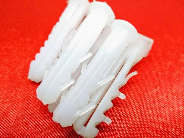Изображение Пластиковых Винтов Изолированных Белом Фоне — стоковое фото