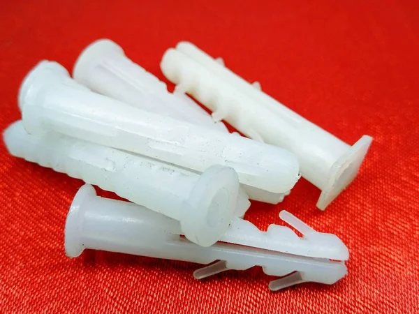 Картина Пластикових Гвинтів Білому Тлі — стокове фото