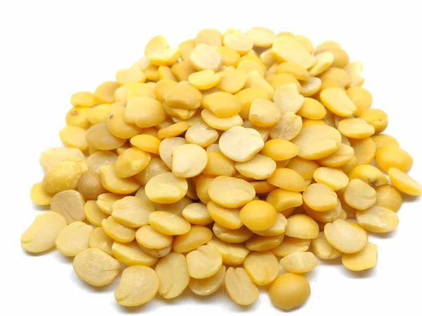 Beyaz bir arka plan üzerinde bölünmüş güvercin bezelye bir resim