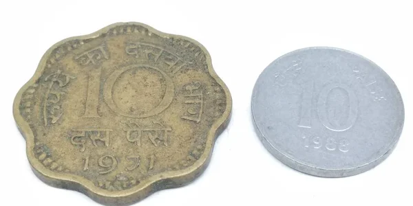 Μια Εικόνα Από Δέκα Χρυσά Κέρματα Που Απομονώθηκαν Λευκό Φόντο — Φωτογραφία Αρχείου