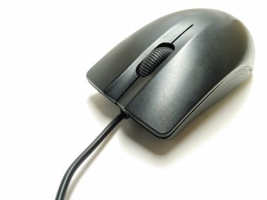 Beyaz arka planda yalıtılmış bilgisayar faresinin resmi
