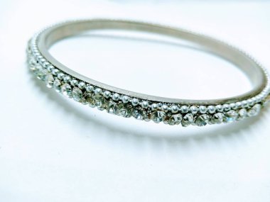 Beyaz bir arka plan üzerinde izole beyaz Bengal bir resim