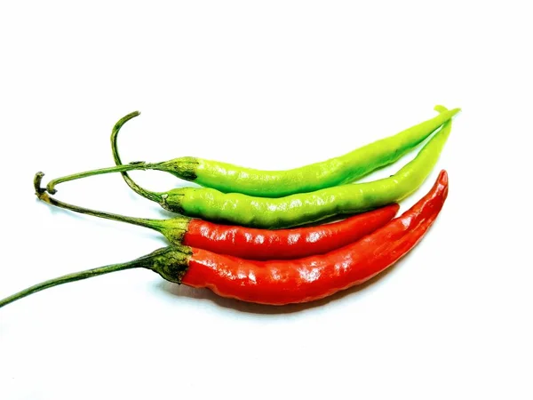 Una Imagen Chiles Rojos Verdes Sobre Fondo Blanco — Foto de Stock