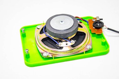 Elektrikli hoparlörlerin resmi