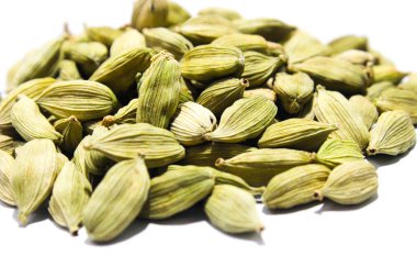 Beyaz arkaplanlı kakule resmi.