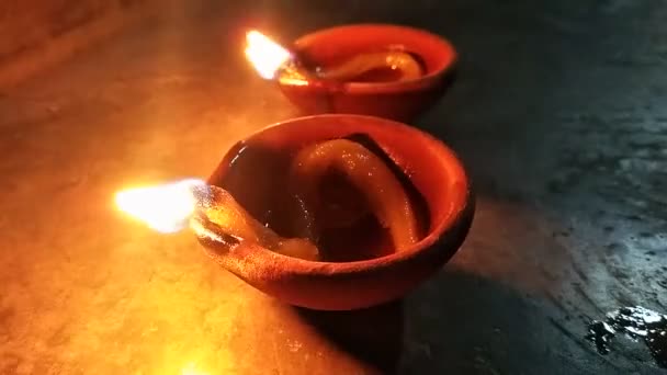 Velas Encendidas Con Motivo Deepavali Festival Hindú Luz Con Enfoque — Vídeo de stock